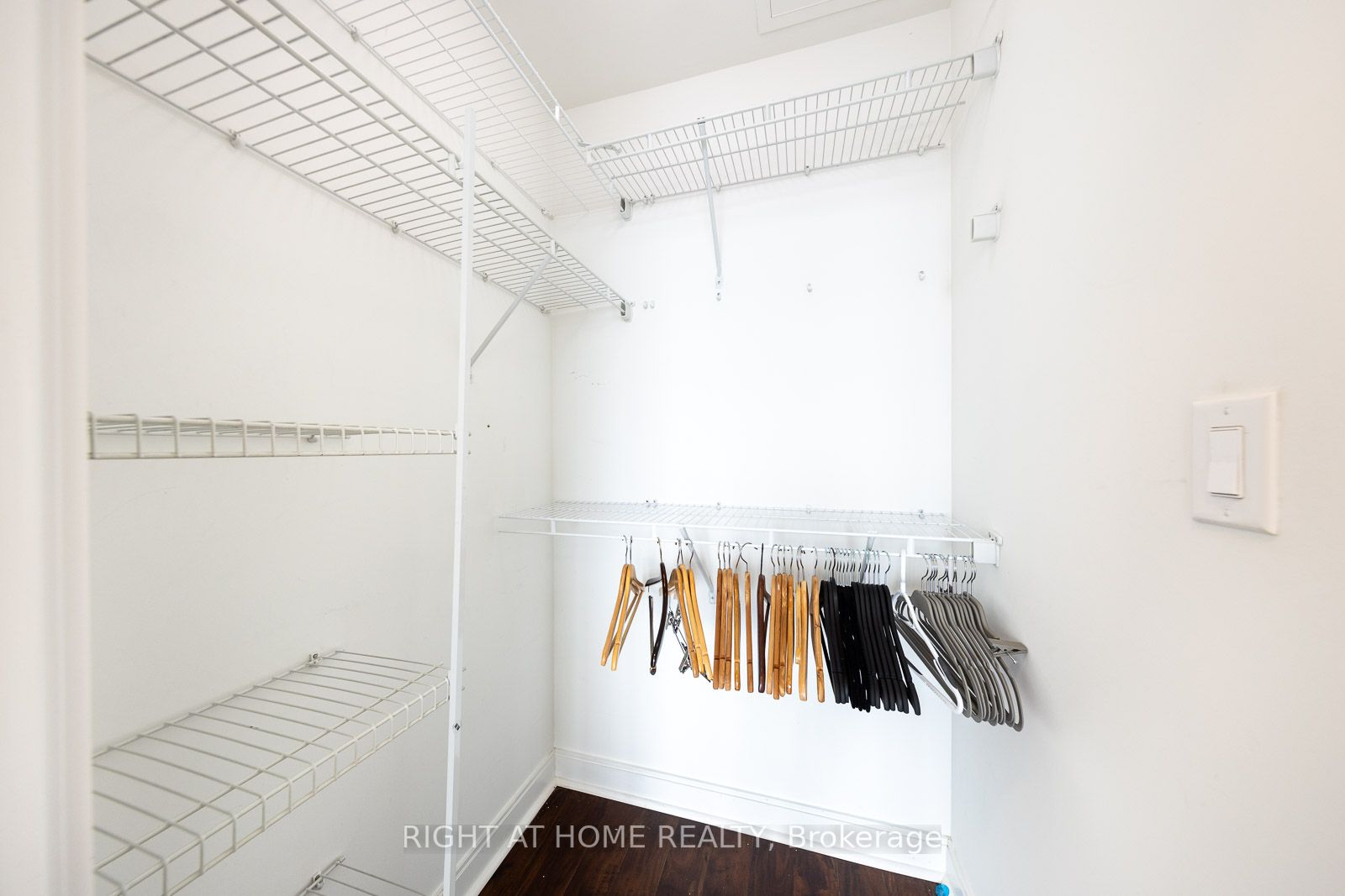 80 Absolute Ave 2706