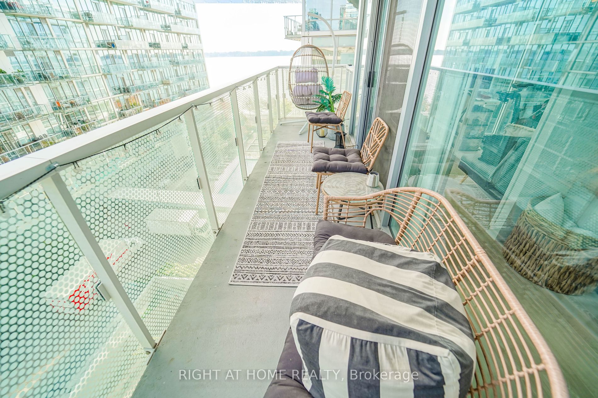 15 E Queens Quay 707