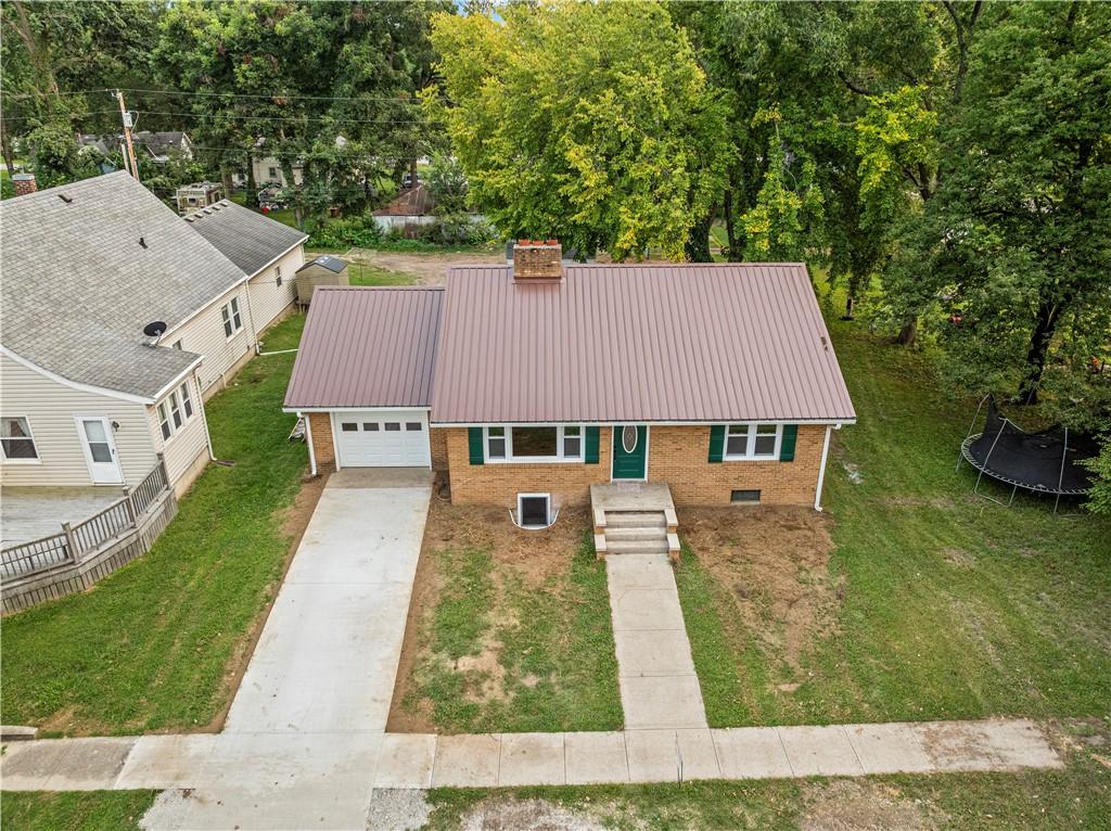 115 W Walnut Street