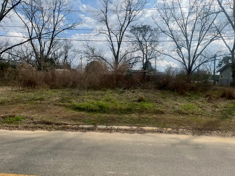 Investor Special!!. Quiet location. Don't miss out on this opportunity