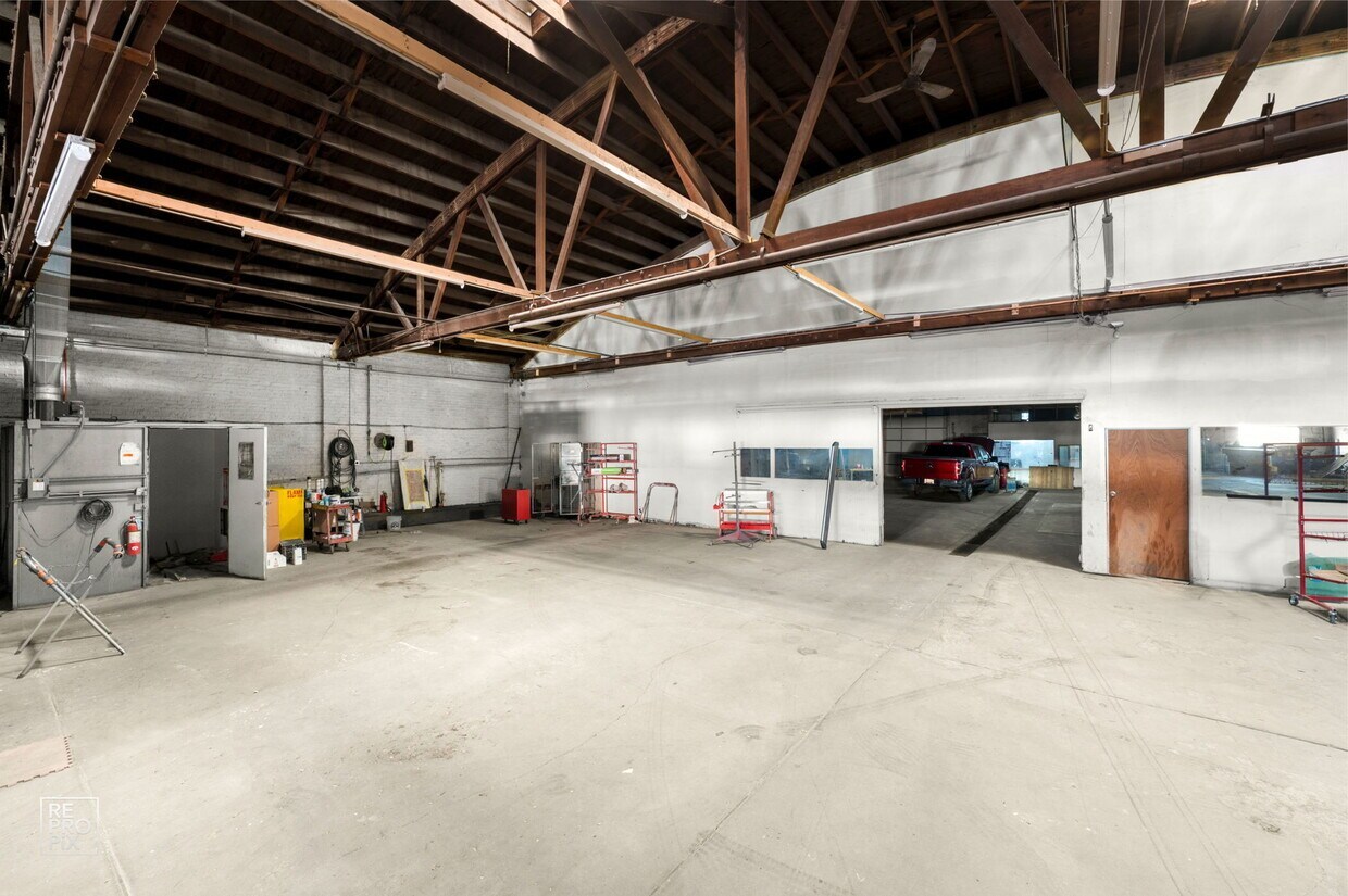 1123 W Catalpa Avenue
