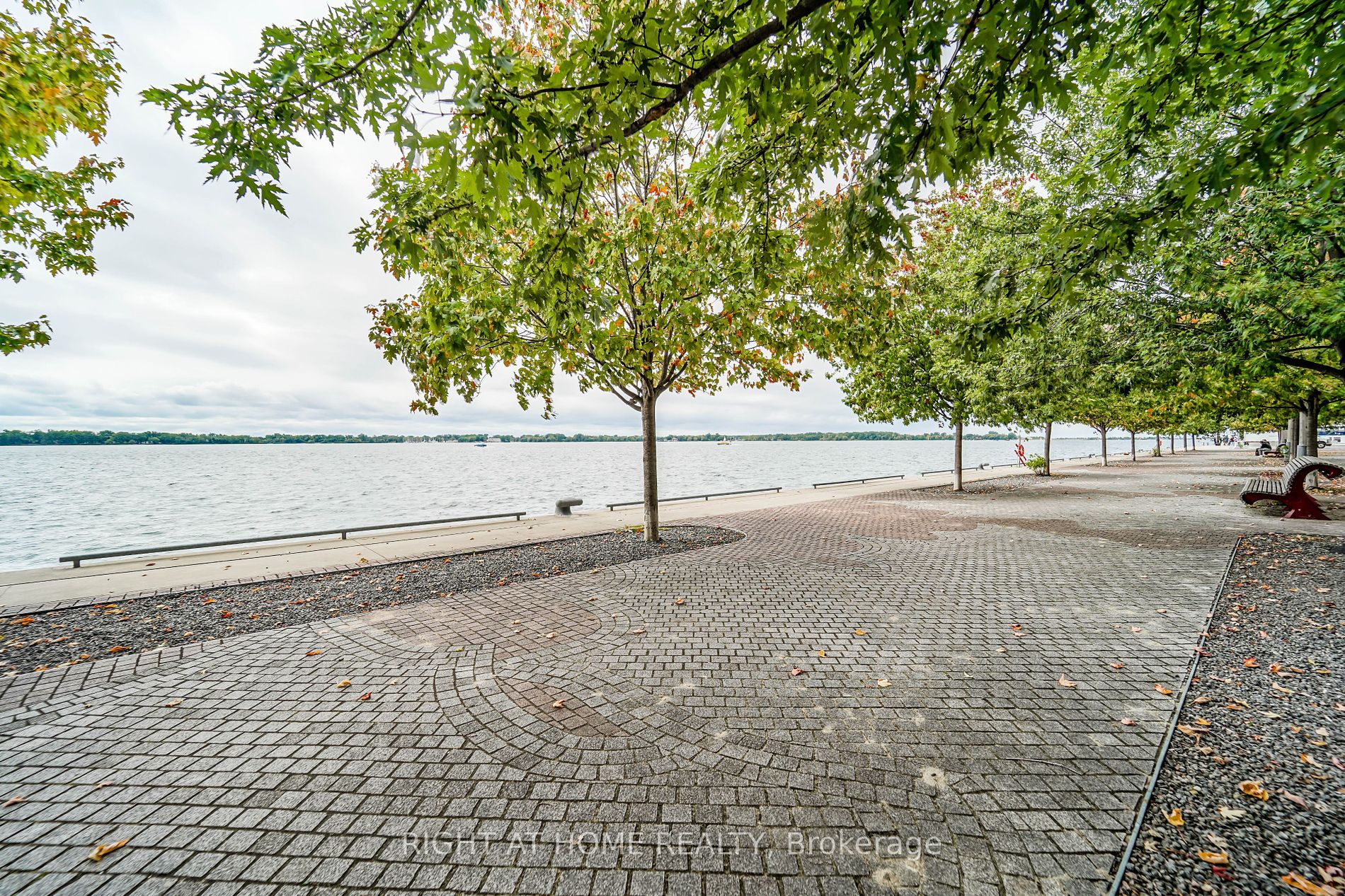 15 E Queens Quay 707