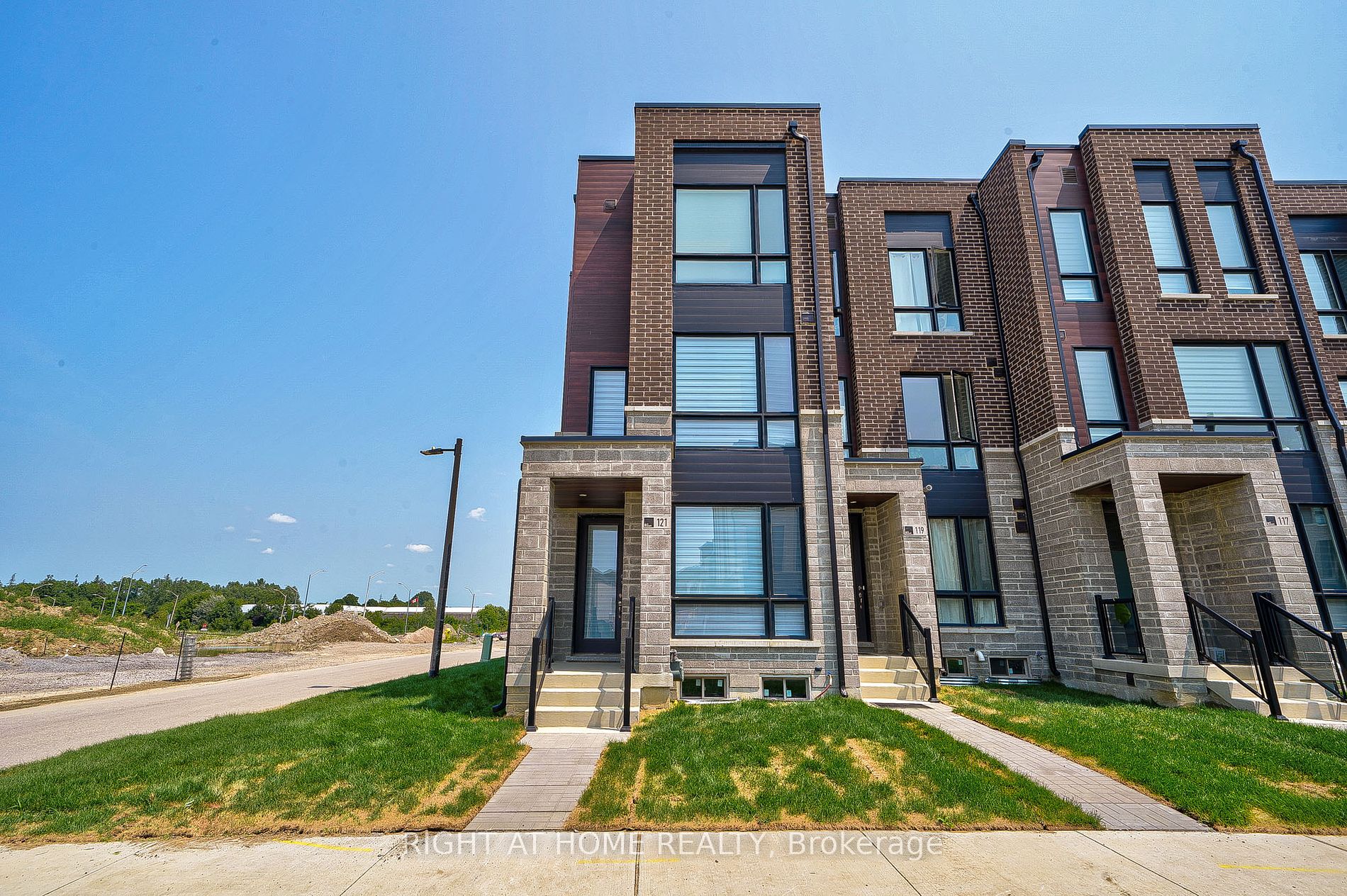 121 Stauffer Cres