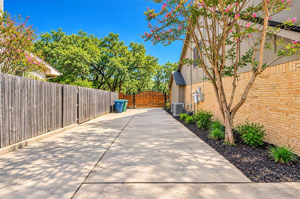 7505 Canyon Crest Court