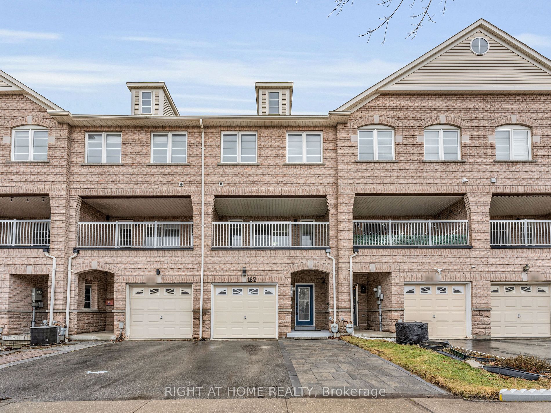 162 W Bayly St