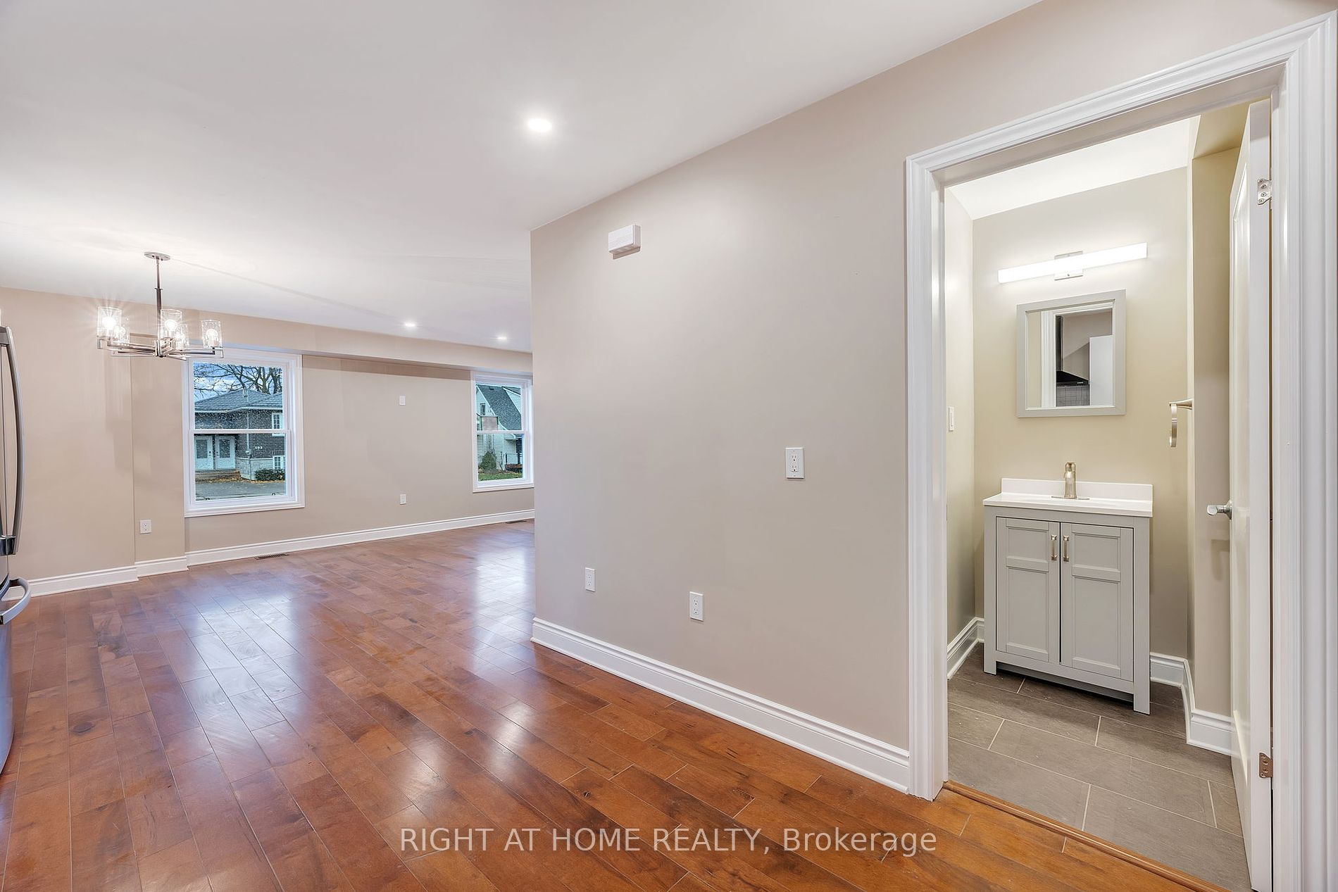 100 Cromwell Ave 3