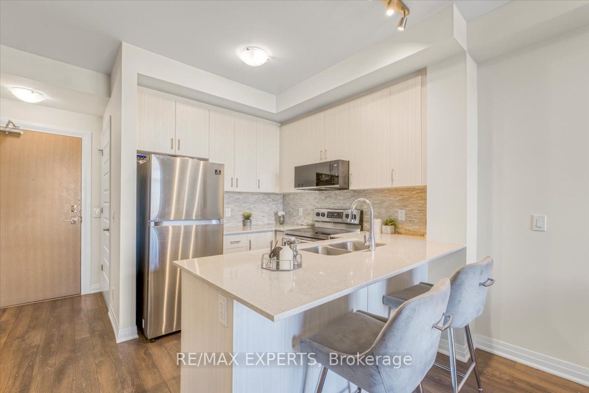 1105 E Leger Way 527