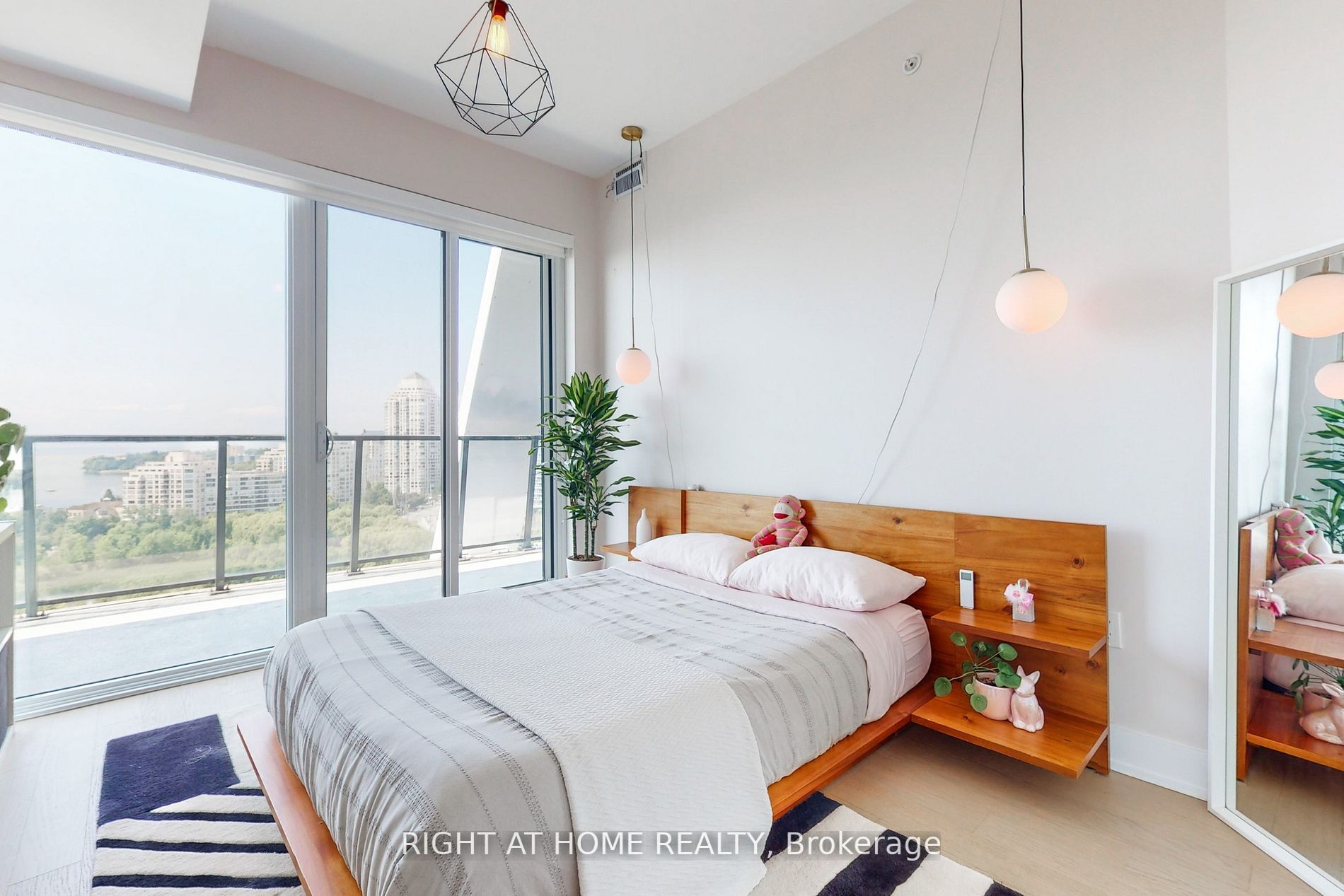 30 Shore Breeze Dr 1318