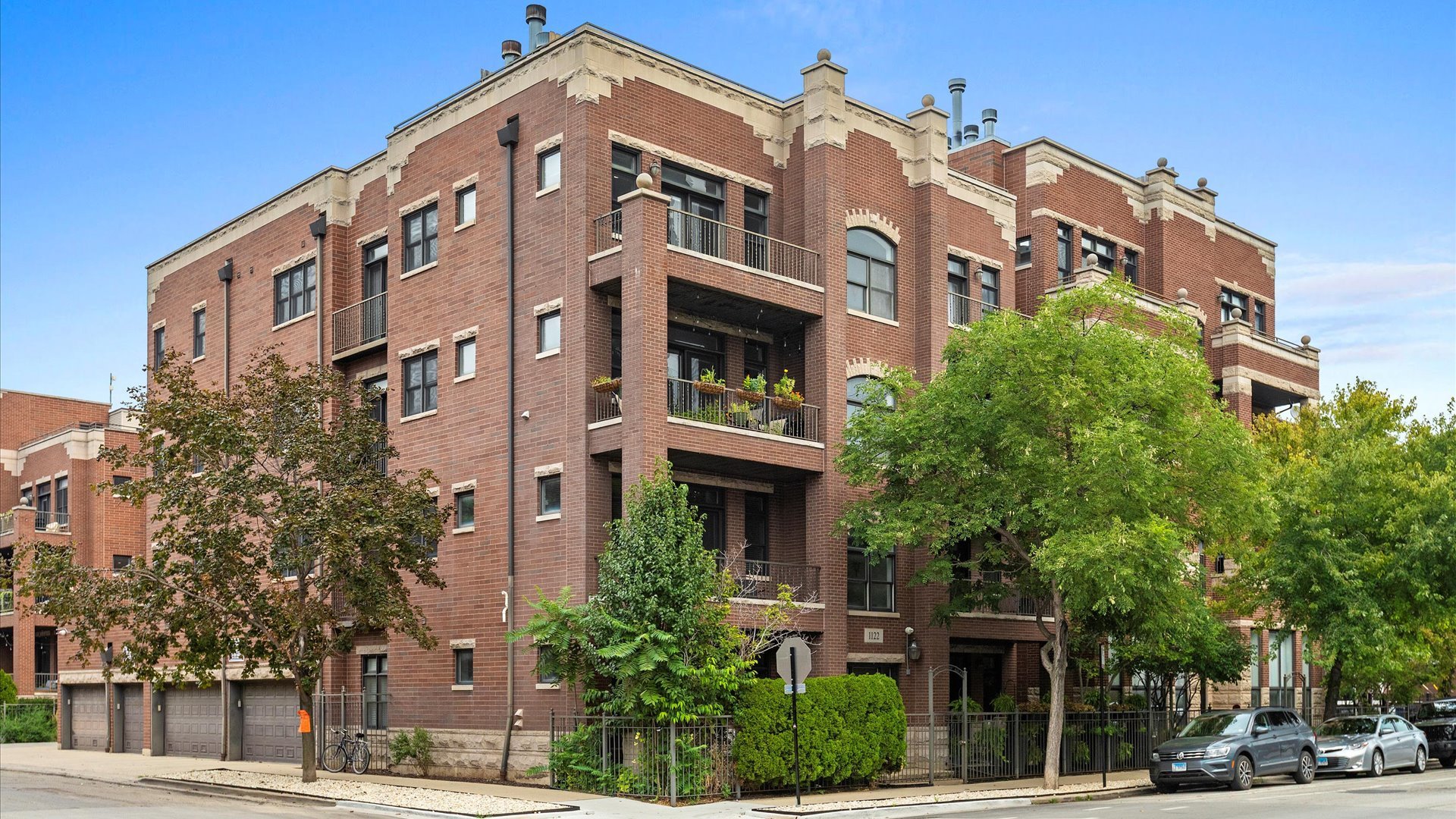 Amazing location between Fulton Market and River West! Stunning 2 bed/2 bath corner penthouse condo with southeast exposure, tons of natural light and a massive private roof deck. Sun-drenched gourmet kitchen features granite counters with subway tile backsplash, 42" white cabinets, and stainless steel appliances. Cozy up to the gas fireplace in the expansive living room, and enjoy the south facing balcony with plenty of room for enjoying a cup of coffee or grilling out. Tons of closet/pantry space throughout. Spacious primary bedroom features three closets, en suite spa bath with double vanity, marble counters, jetted tub, and separate steam shower. Second bedroom features designer Murphy bed and dual closets. Upper level has wet bar with beverage fridge and leads out to the HUGE private rooftop deck showcasing gorgeous city views! Includes one attached heated garage spot and additional storage. Just a few streets over from Fulton Market & West Loop/Randolph St restaurants, shops, cafes, easy access to I-90/94, CTA Blue line and everything River West/West Loop has to offer!