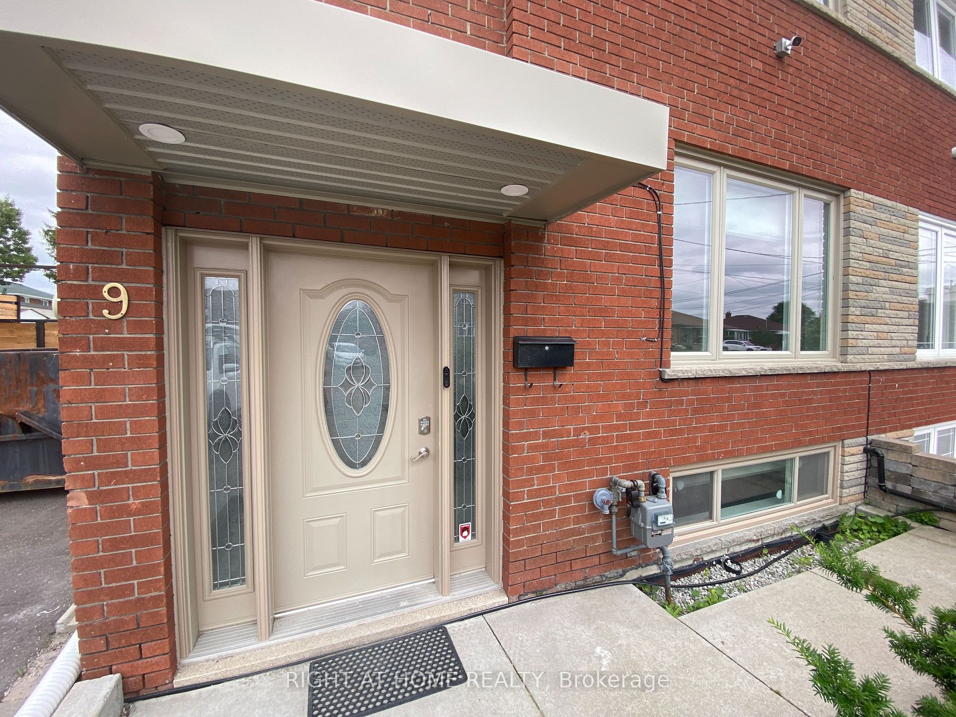 9 Snowood Crt Main