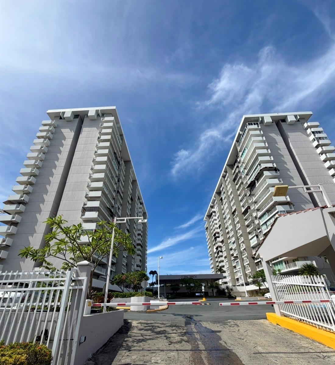 Discover effortless coastal living at Coral Beach Condominium. Don't miss this beautiful 480 sq. ft. efficiency studio with ocean views, a bright open layout, kitchen, full bathroom, and one assigned basement parking space. Set within one of Isla Verde’s most desirable beachfront communities, Coral Beach offers 24-hour security, direct beach access, swimming pool, fitness center with sauna, basketball court, playground, coin laundry facilities, water cistern, and generator service for common areas. Airbnb is permitted, creating an excellent opportunity for investors seeking strong short-term rental potential, while also making this an ideal beach residence or vacation retreat. Ideally located near top hotels, restaurants, shopping, and entertainment, and just minutes from Luis Muñoz Marín International Airport, Condado, Old San Juan, and the San Juan Metro area—a rare combination of location, lifestyle, and investment value.
