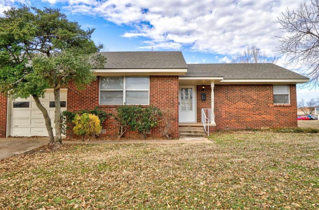Welcome home to this charming 2-bedroom, 1-bathroom home conveniently located in central Edmond! This 1,069 sq. ft. duplex features a comfortable layout, single garage, laundry hookups, and a fenced backyard.The location is hard to beat ? directly across from Northern Hills Elementary and conveniently close to the University of Central Oklahoma (UCO), shopping, restaurants, and other Edmond amenities.Home Features:2 bedrooms1 bathroom1,069 sq. ft.Single garageLaundry hookups-Washer and dryer avaible for $50/moRefrigerator avalible for $50/moFenced backyardConvenient Edmond locationAcross from Northern Hills ElementaryClose to UCO, shopping, restaurants, and moreRent & Deposit:Monthly Rent: $1,095Security Deposit: $1,095 (equal to one month's rent)Tenant is responsible for all utilities and lawn care.Pet Policy:One small dog under 25 lbs. is allowed.$250 one-time pet fee$25/month pet rentNo catsNo additional petsIf you're looking for a conveniently located home in Edmond with a garage and fenced backyard, this could be a great fit.