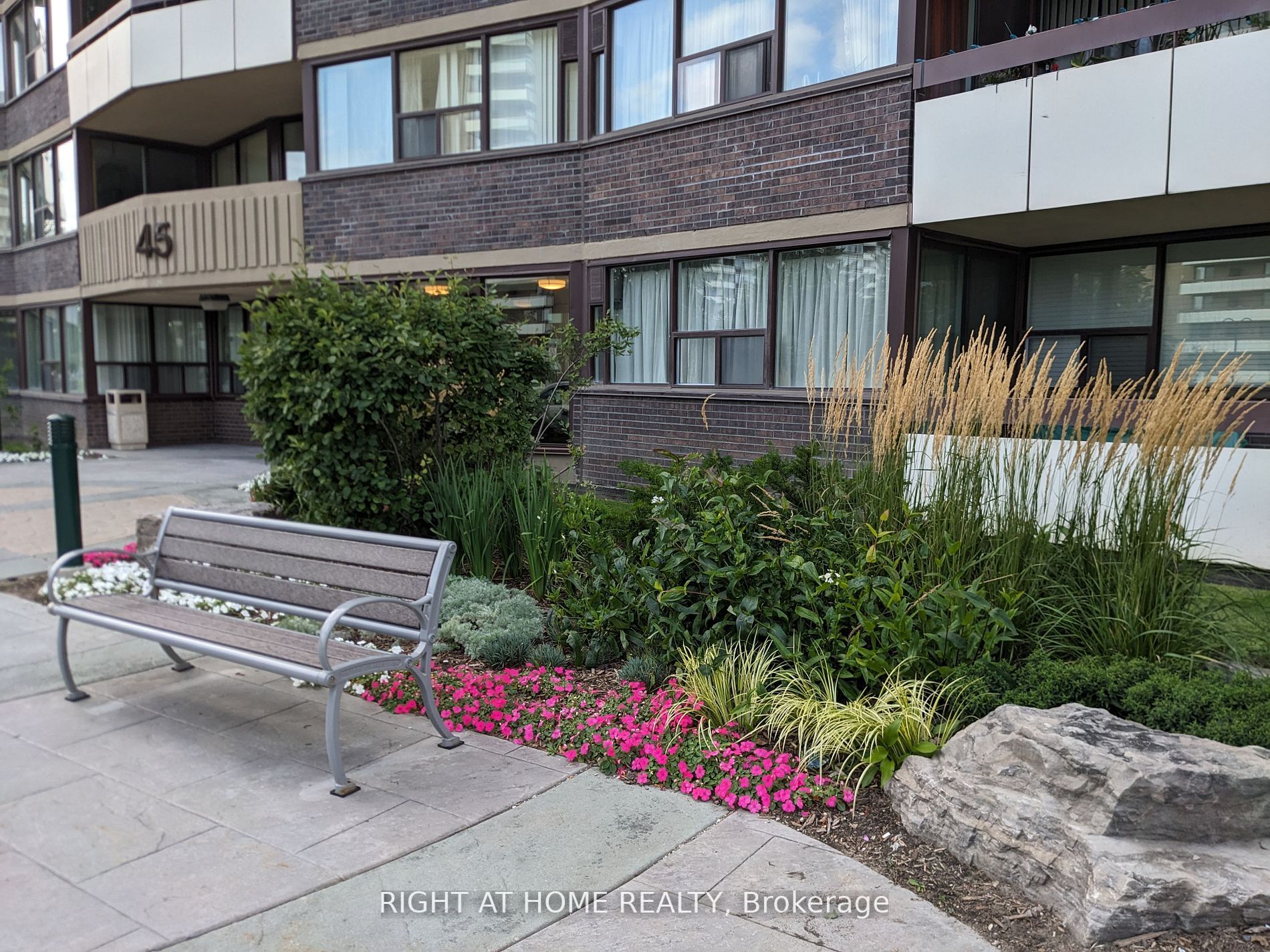 45 E Huntingdale Blvd 805