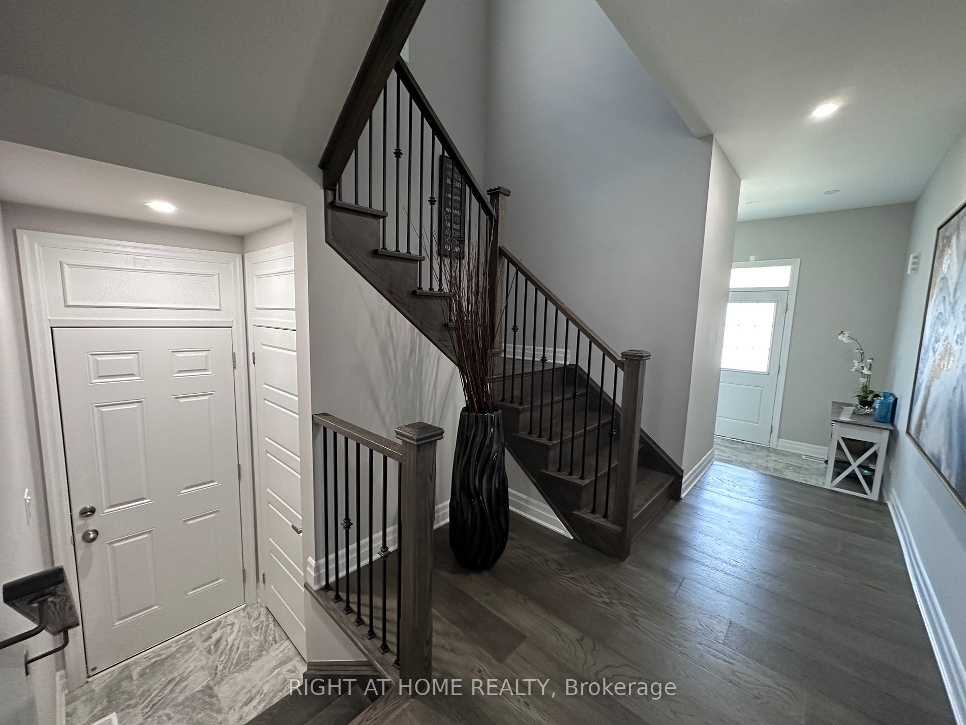 483 Violet Gate