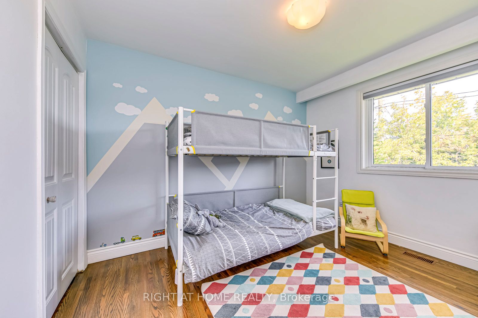 1306 Napier Cres