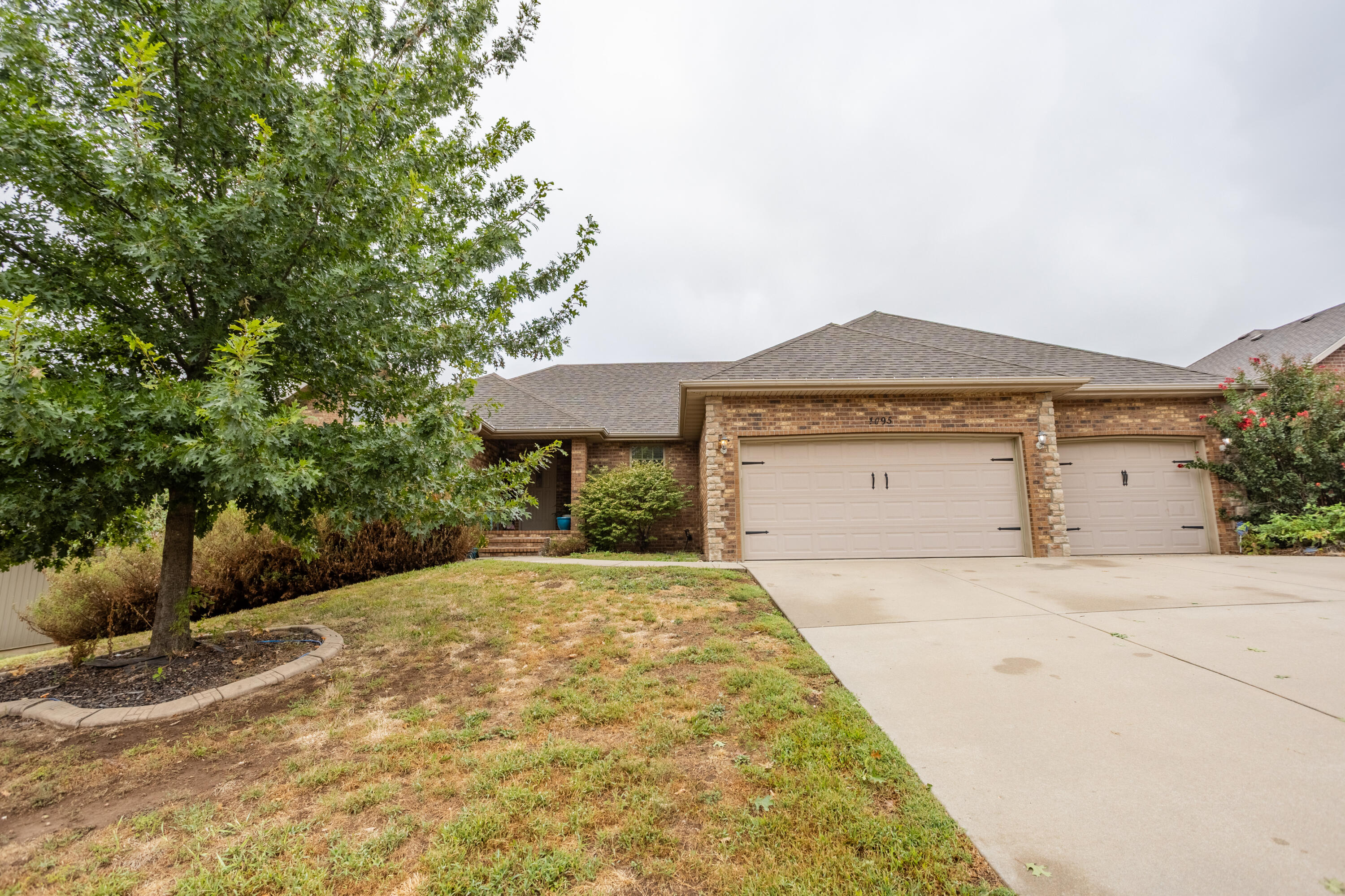 1095 E Daisy Falls Drive