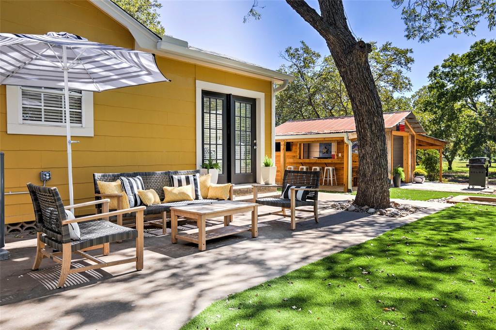 809 E Highway Street