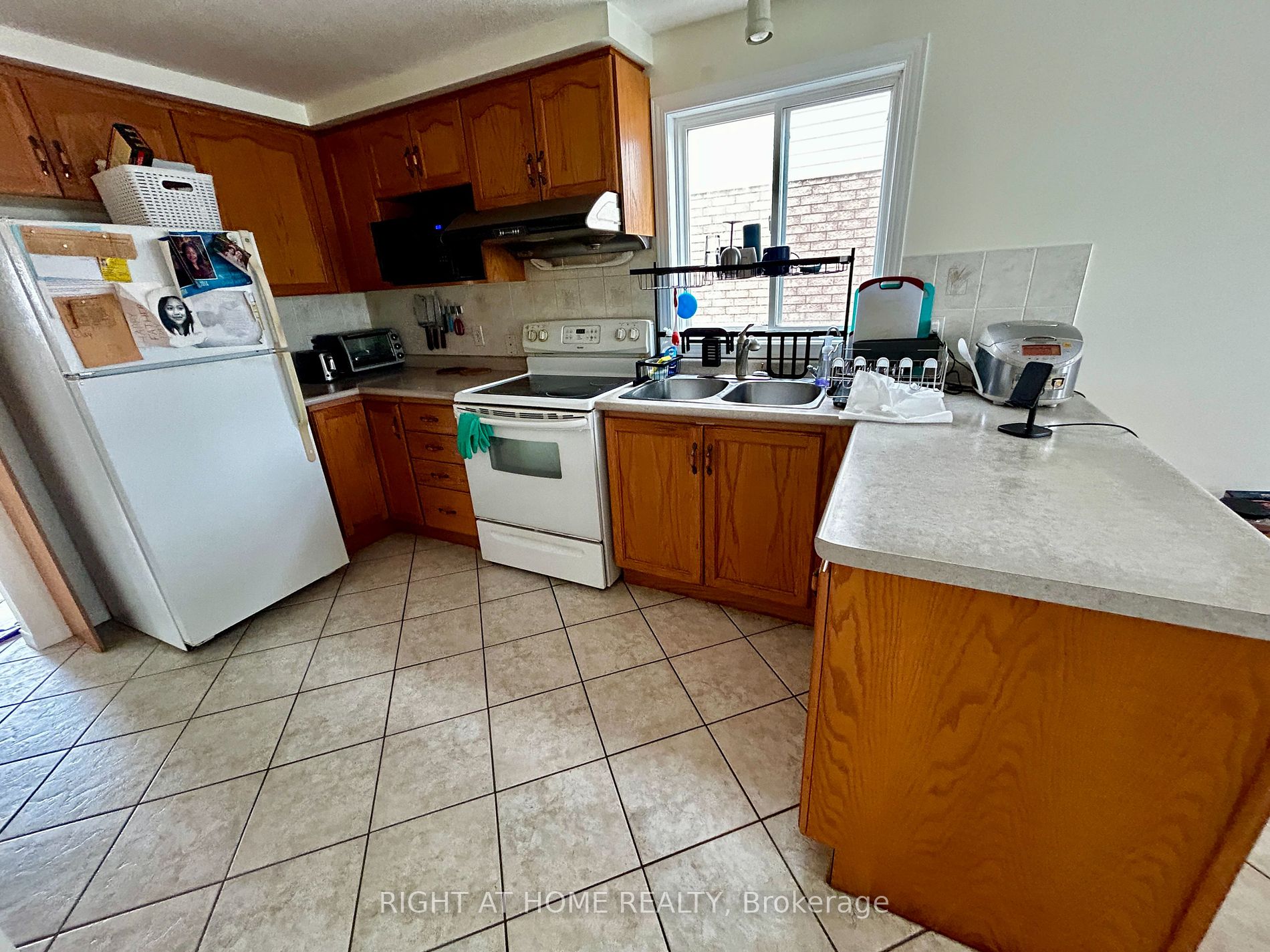8 Castlebury Dr