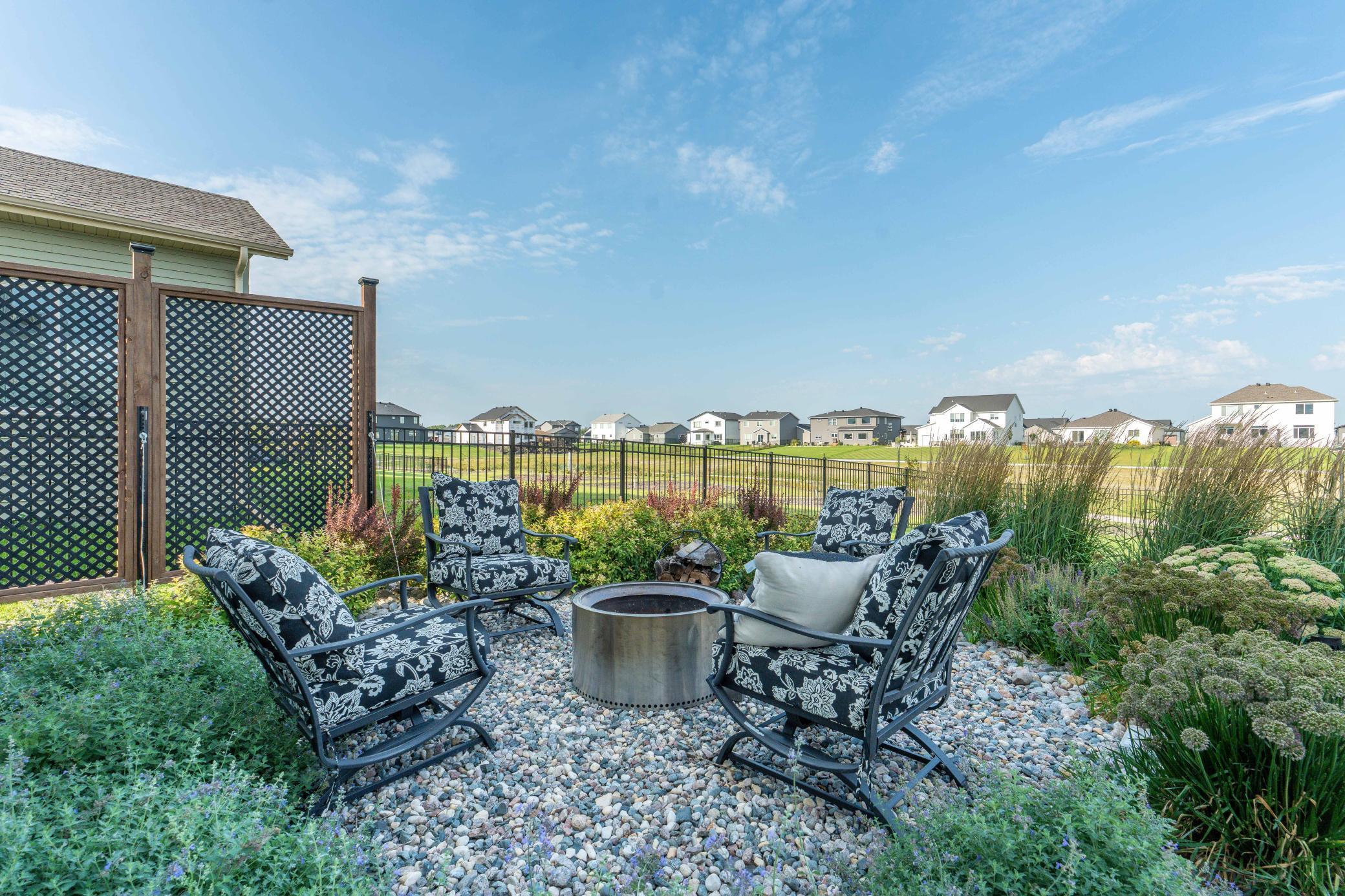 8825 Meadowlark Parkway