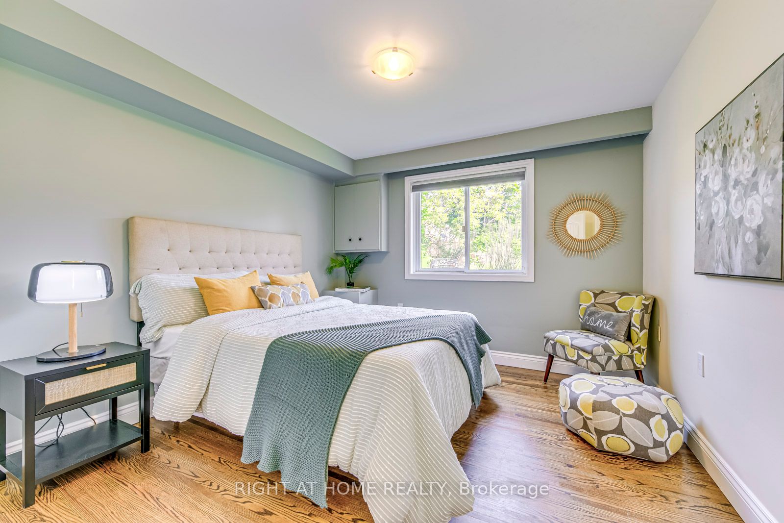 1306 Napier Cres