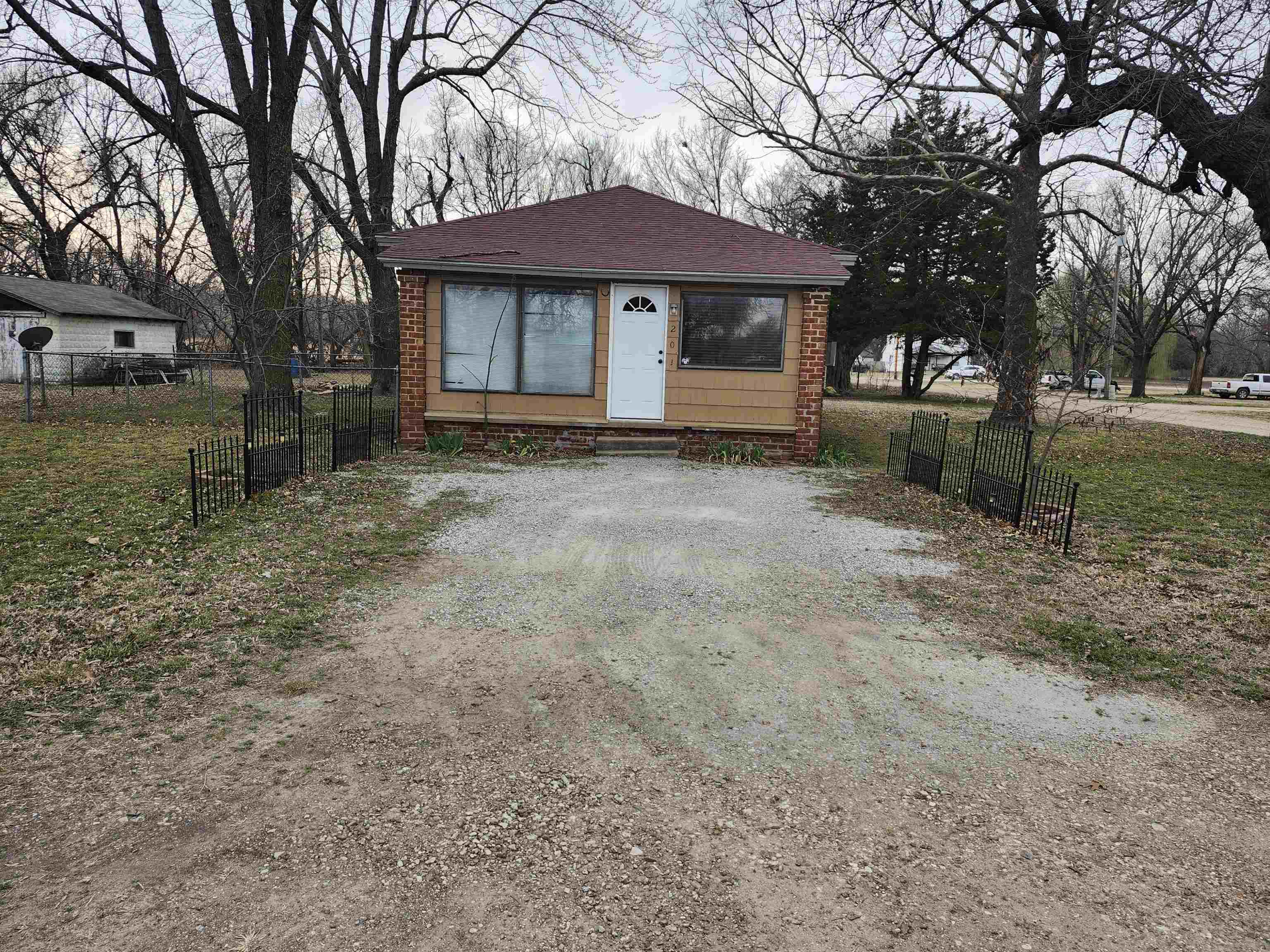 201 S 10th St.