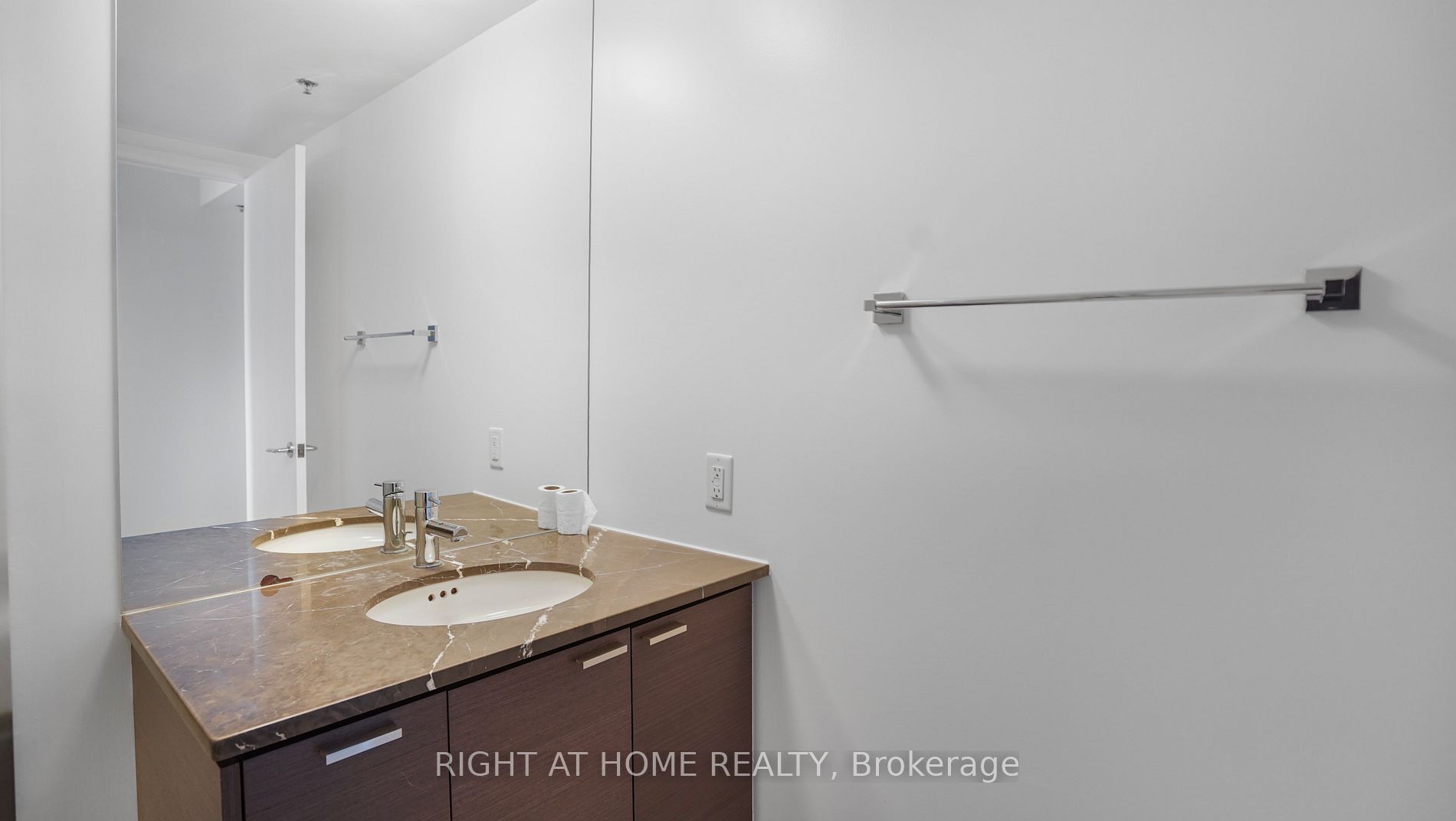 375 W King St 2103