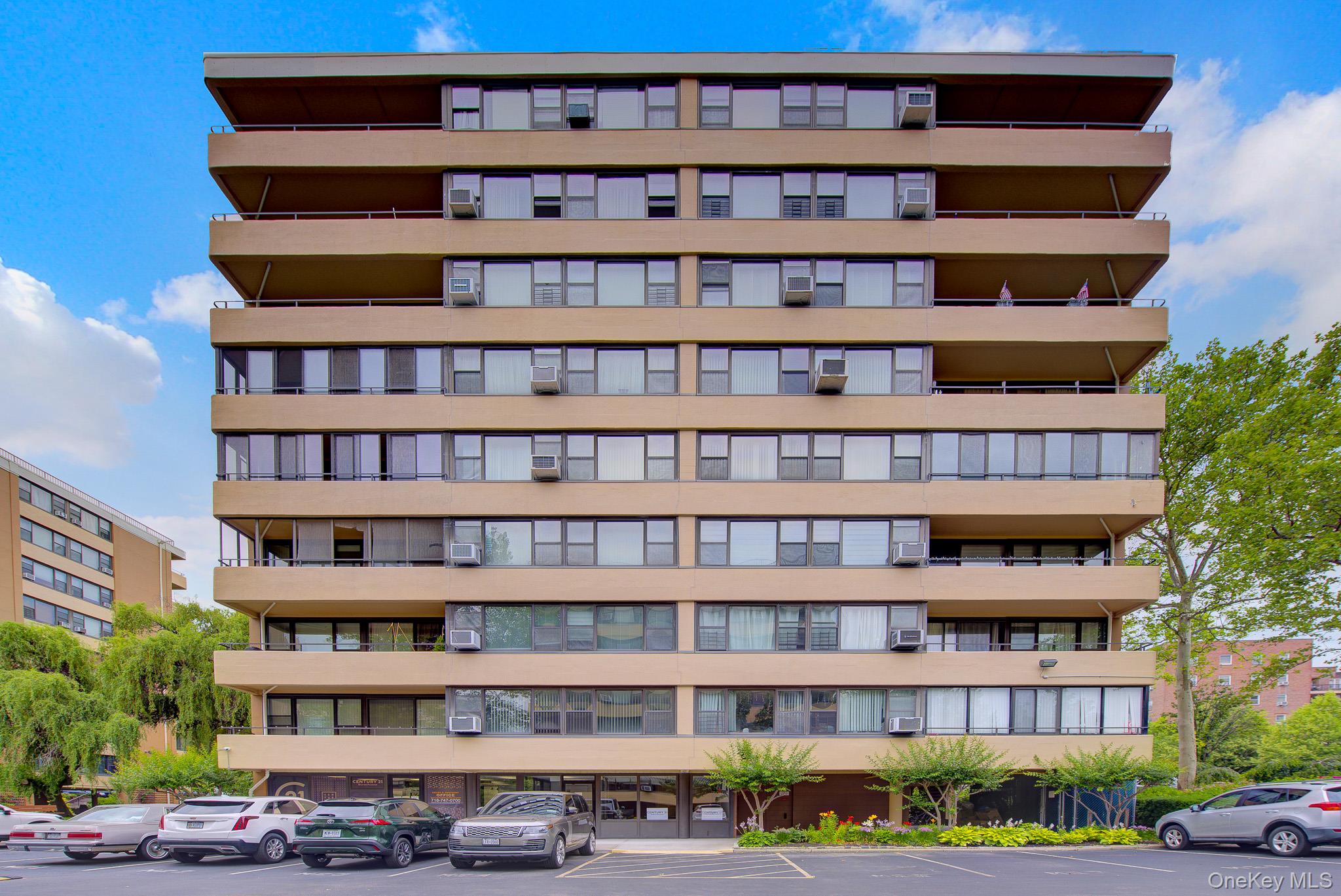 Move right into this updated 3-bedroom, Co-op in Le Havre in Whitestone.  Featuring a private terrace, updated designer kitchen w/ quartz counters and stainless-steel appliance, updated bathroom, new flooring/carpeting, fresh paint, etc. Le Havre has 2 Outdoor Pools, 3 Tennis Courts, A Fitness Center, Club House, etc. Close to shopping, transportation, parkways and local amenities.  Don’t miss out on this opportunity!