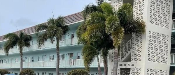 Waterfront and beautiful! Totally renovated top to bottom one bedroom one bath condo with lanai and beautiful views. NEW HVAC, NEW ROOF 2025.  Walking distance to Honeymoon Island. Steps to the Dunedin causeway to walk, lay on the beach or rent a kayak. Take the ferry from Honeymoon Island to Caladesi Island for the day with beautiful beaches and a concession stand. Waterfront pool, gym in the clubhouse, tennis and pickle ball courts, bocce ball and shuffle board. Close to charming downtown Dunedin with great restaurants, breweries and shopping. Palm Harbor is close by for great restaurants. And delicious greek food is a few miles up the road in Tarpon Springs..