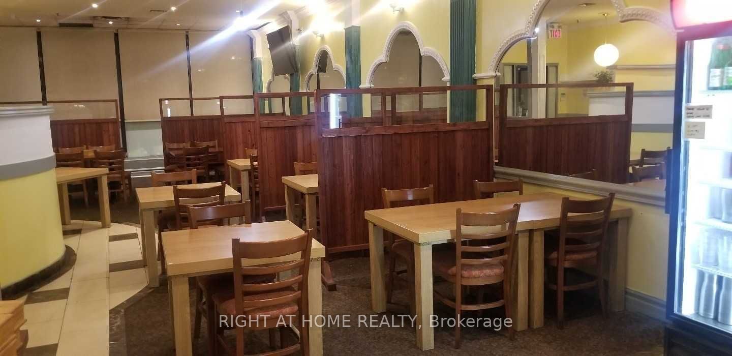 1170 W Burnhamthorpe Rd 15