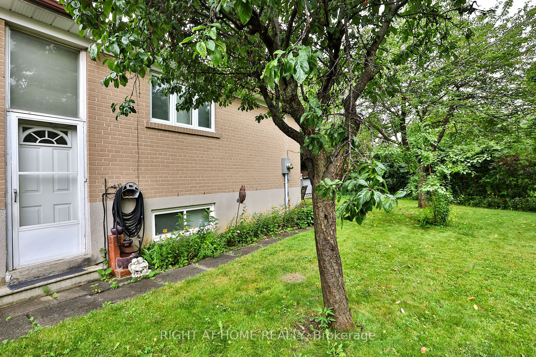 15 Tinton Cres