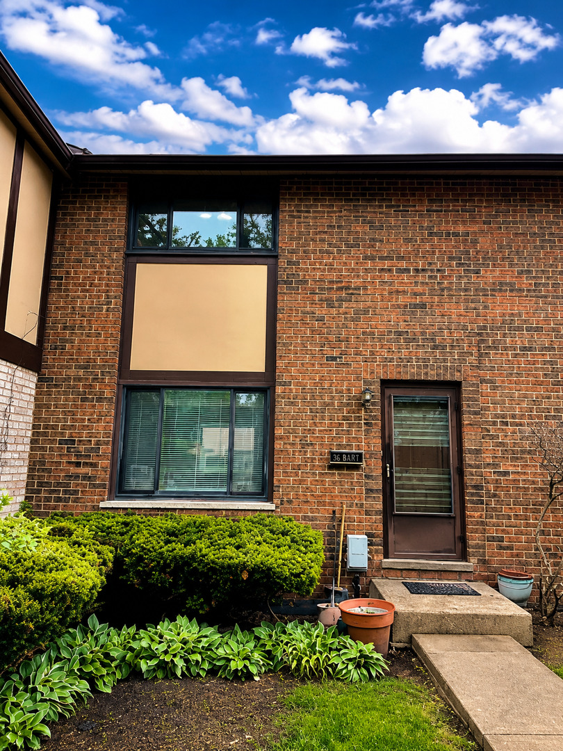 Welcome to this beautiful townhome in Villa Park! Remodeled and ready for a new family!! 3 bedrooms, 1.1 baths, and a basement!! Central air, newer windows, and centrally located minutes away from shopping plazas and interstates!! There is an assigned parking spot and a yard to enjoyed the outdoors!! Don't let this one get away! Schedule your showing today!!