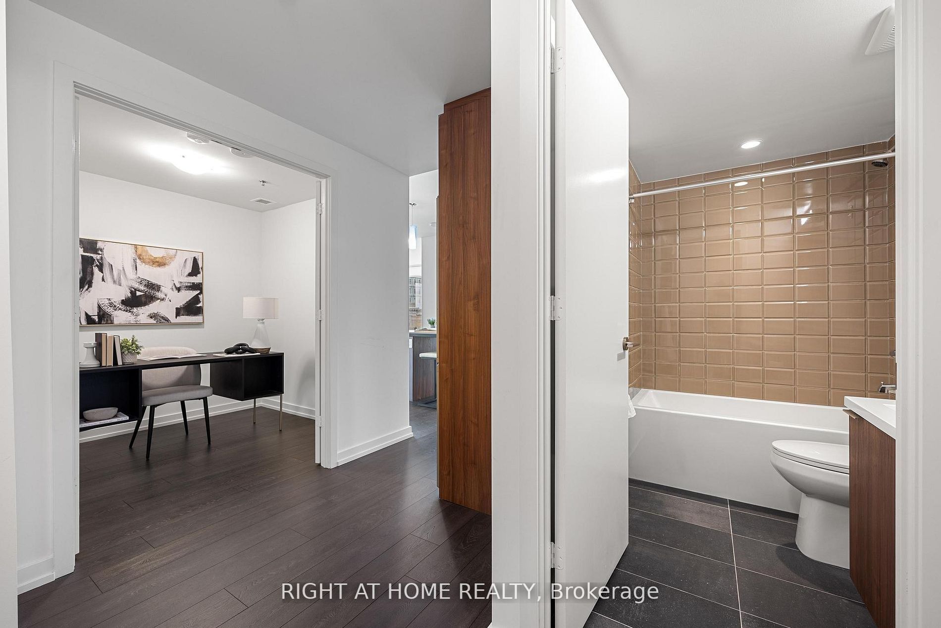 203 College St 504