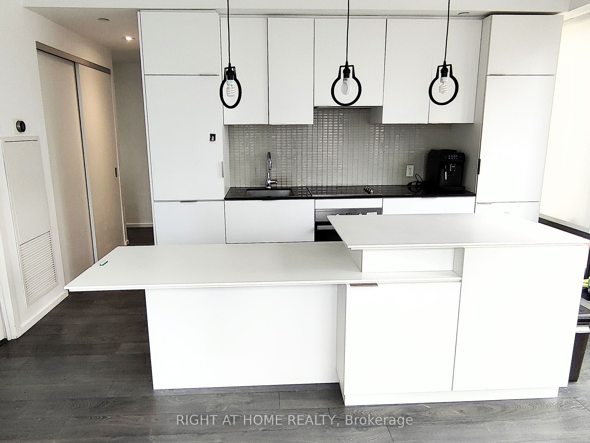 5 St Joseph St 608