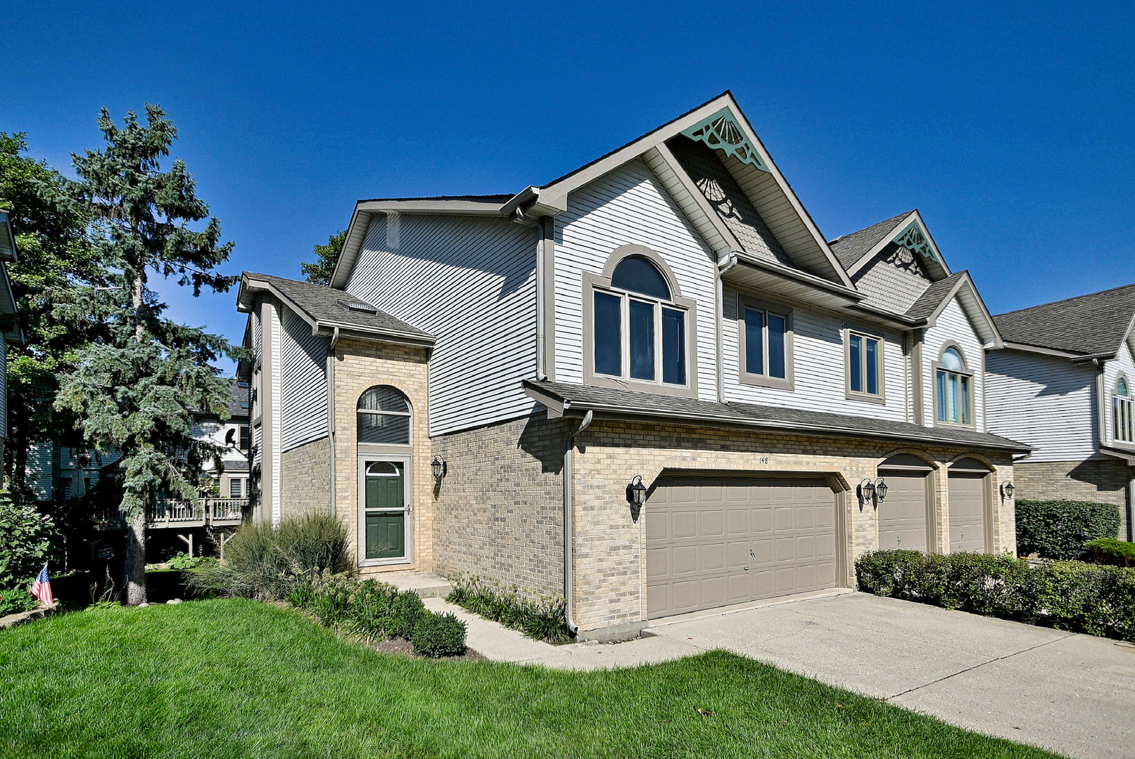 148 Schiller Square