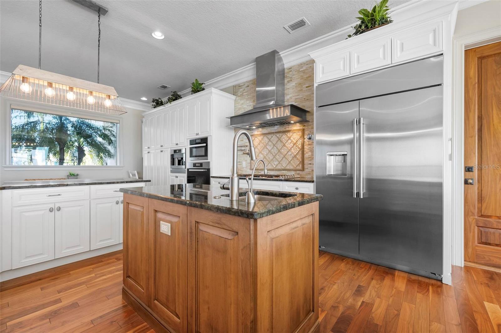 606 Crestwood Lane