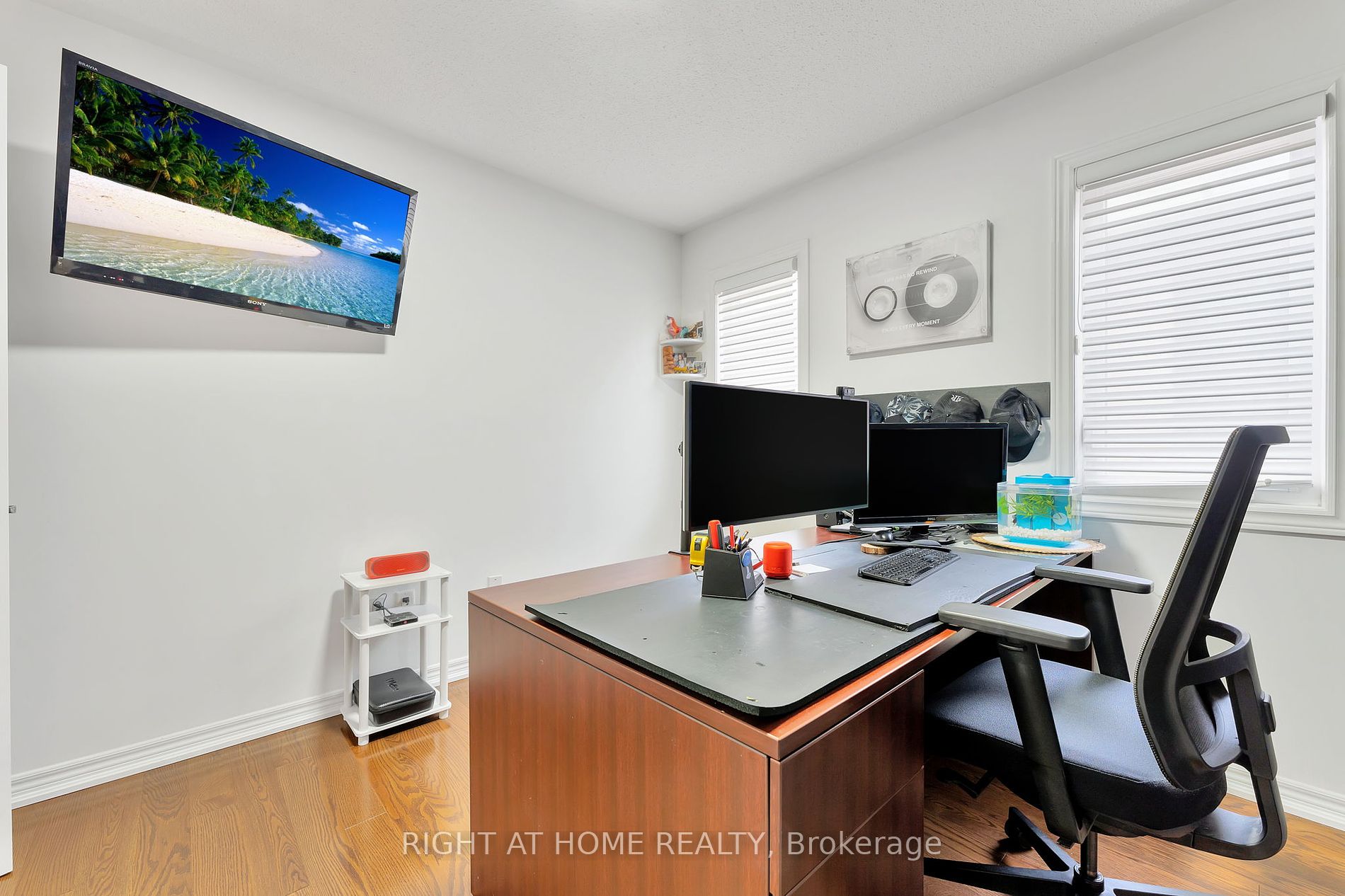 20 Mansard Dr