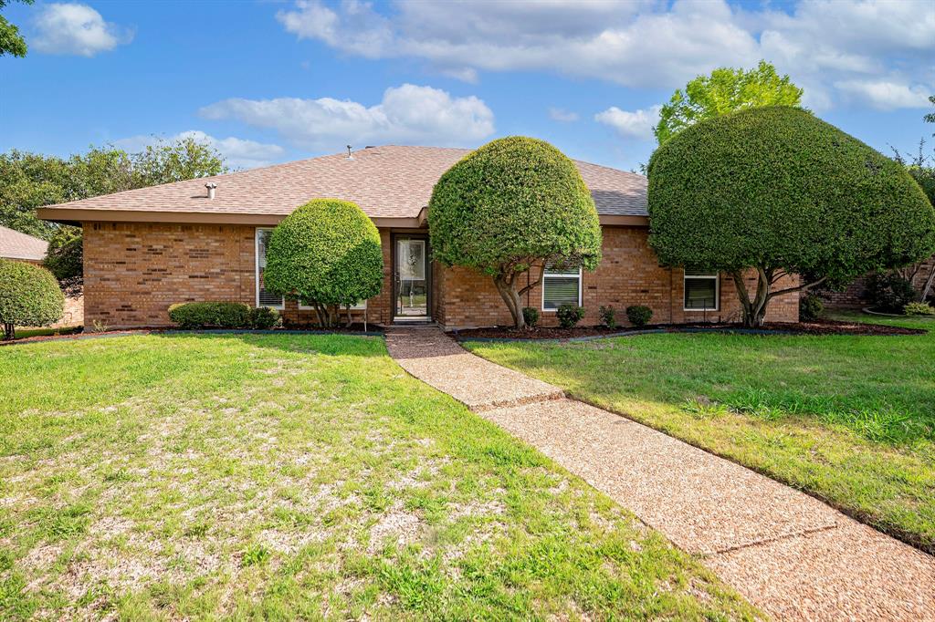 Located  near the sought-after intersection of Ohio and Park, this spacious four-bedroom home offers recent updates and a fantastic floor plan. The kitchen features quartz countertops, double ovens, a breakfast bar, dishwasher, and a generous breakfast area—perfect for casual dining and entertaining. Both bathrooms have been updated with matching quartz and subway tile finishes.
Formal areas showcase wood flooring, while the oversized living room is filled with natural light. All bedrooms offer walk-in closets, except one, and the separate laundry room adds convenience. Recent upgrades include HVAC and energy-efficient windows for year-round comfort.
Enjoy outdoor living with a covered patio, sprinkler system, and a fully fenced yard. This well-maintained home truly shines—move-in ready. Below tax appraised value. Owner-agent.