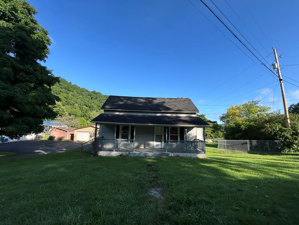 1145 sq foot bungalow waiting for your families personal touches!  Home features include 2 bedrooms, extra loft room, dining and large kitchen, detached garage and all on a level lot close to Speedwell Elementary.  Call for this one today!