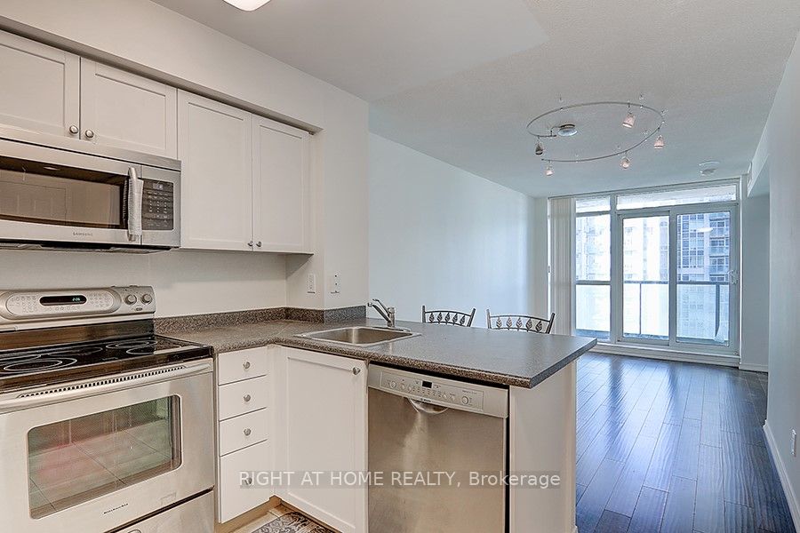 28 Harrison Garden Blvd 2110