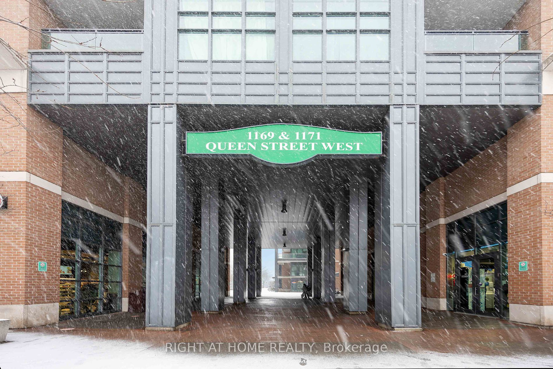 1169 W Queen St 415