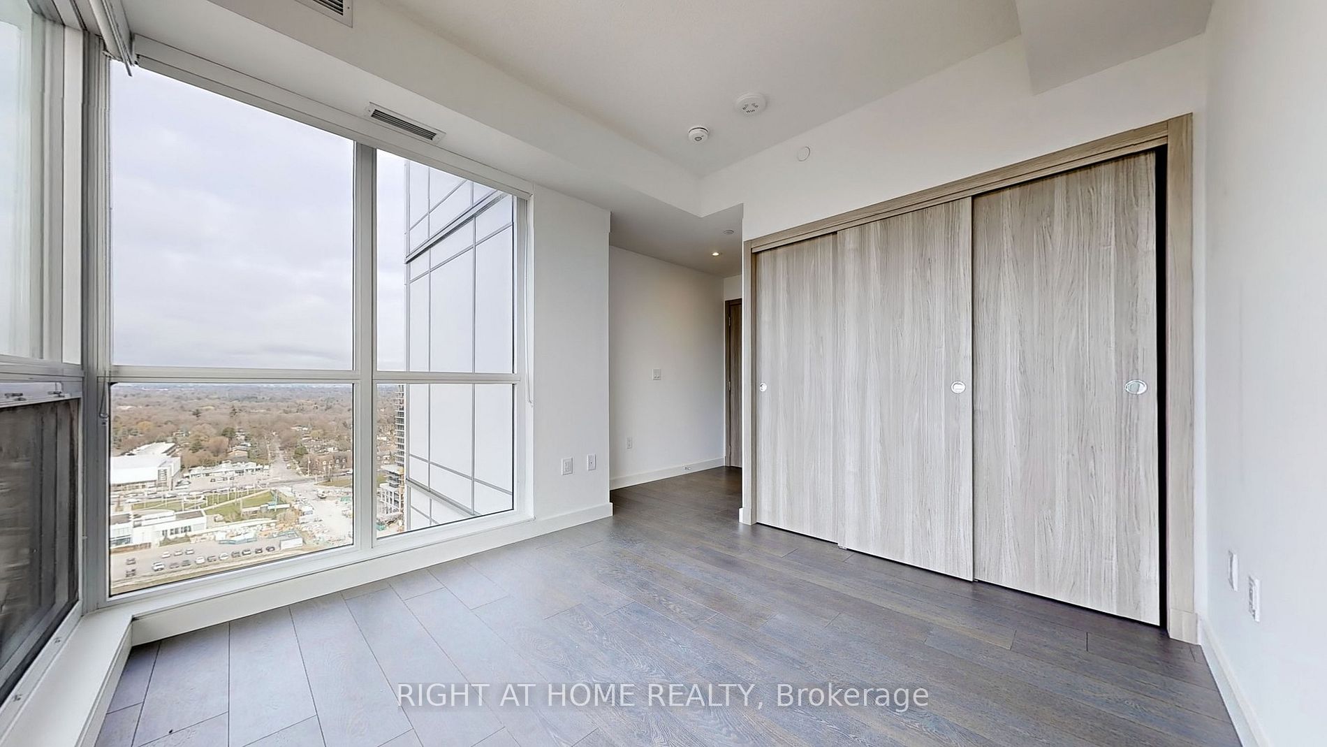 27 Mcmahon Dr 2307