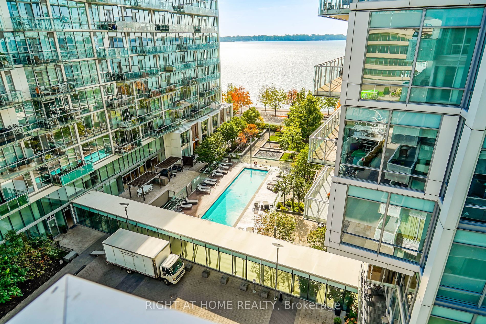 15 E Queens Quay 707