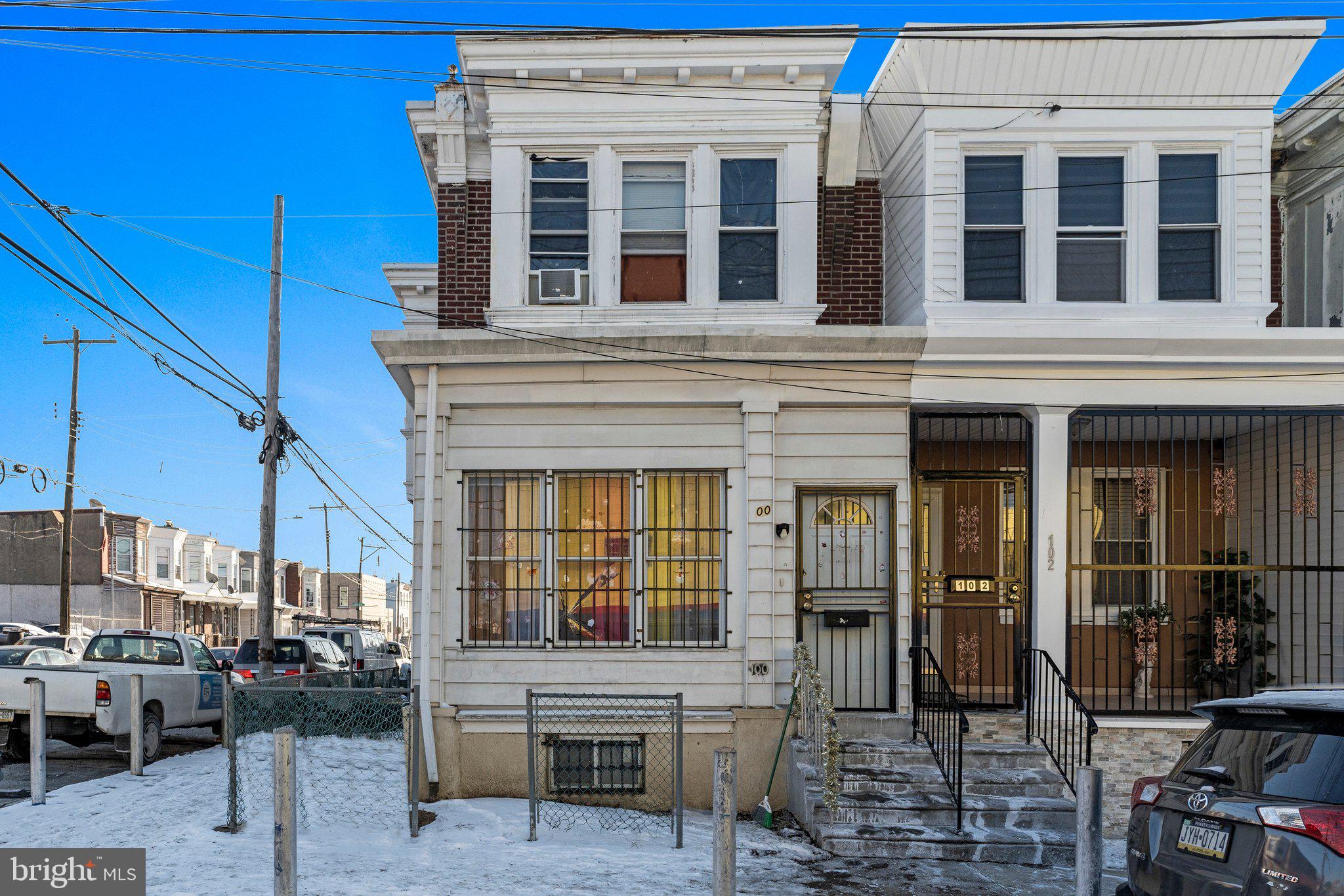 100 WLuray St  