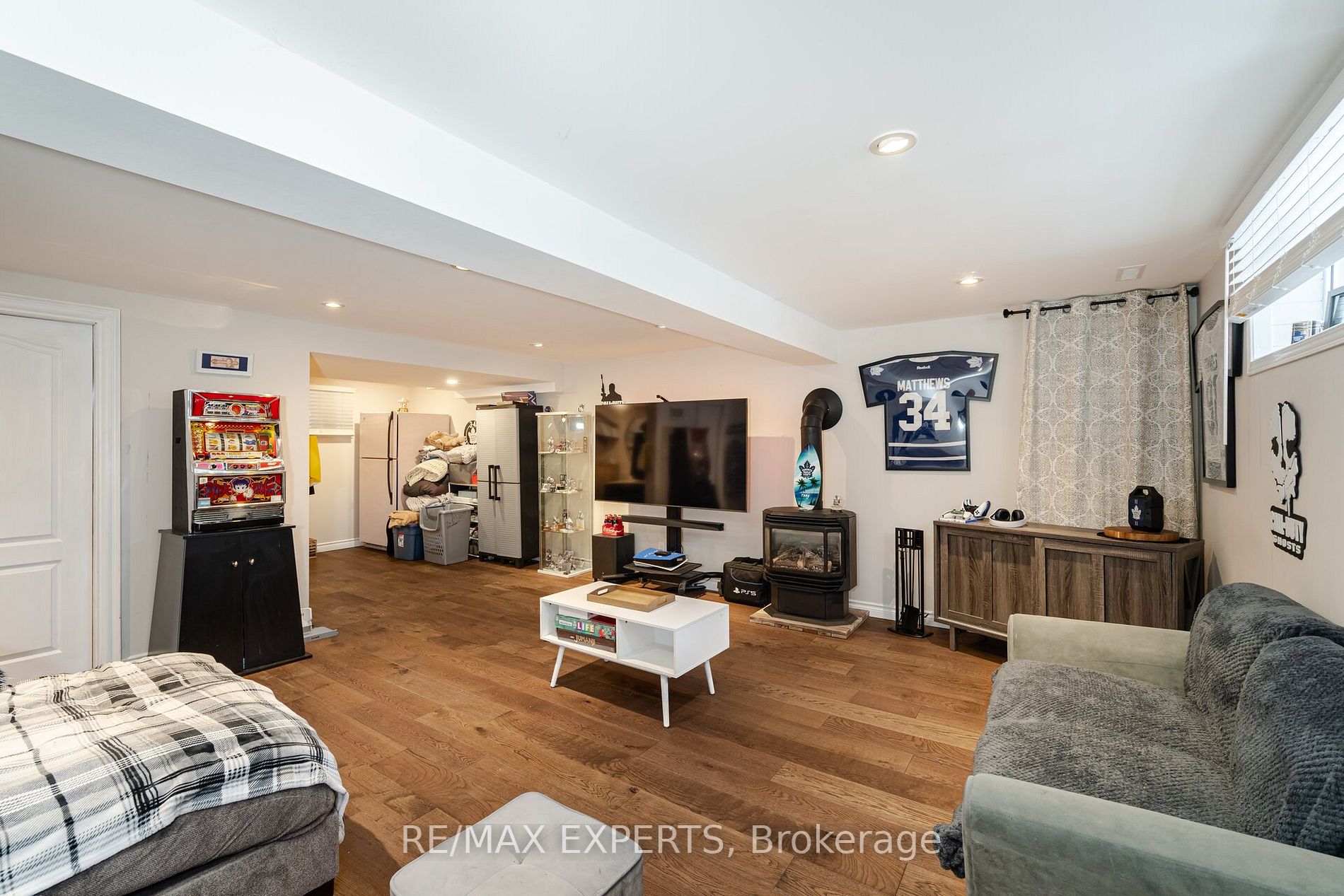 92 Ambleside Dr