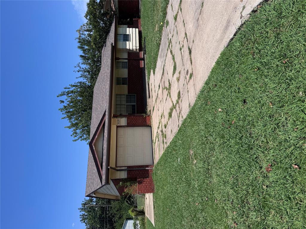3 bed, 1.5 bath house available in Moore. includes an attached one car garage, Large fenced backyard, oven, microwave, dishwasher, and refrigerator. 1 pet allowed with a nonrefundable $300 pet fee.
