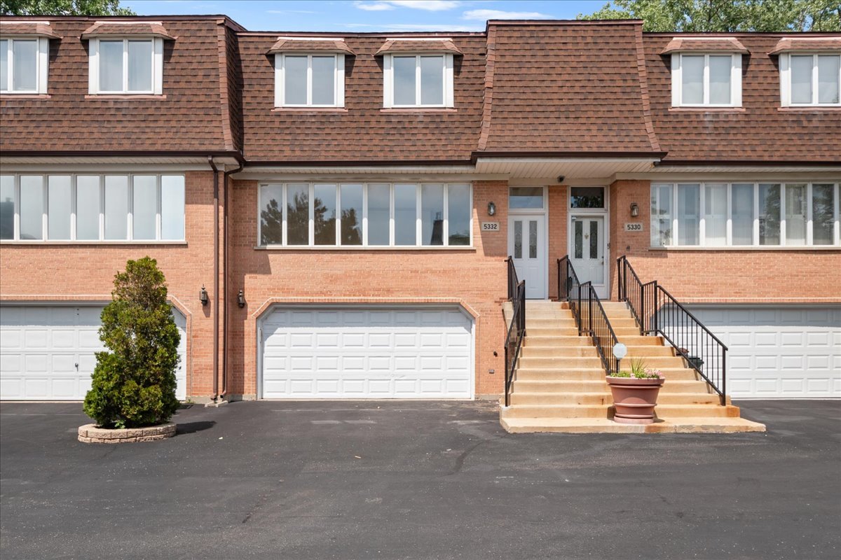 Kingston Estates! Beautifully maintained 3BR, 3.5BA tri-level townhome. Bright and move-in ready with large living room, formal dining, eat-in kitchen, and half bath on main level. Upstairs features 3 bedrooms including a primary suite with full bath, skylights, and walk-in closet. Cozy lower-level family room with fireplace, full bath, laundry, and storage. Private patio, attached garage, great location. Immediate possession!
