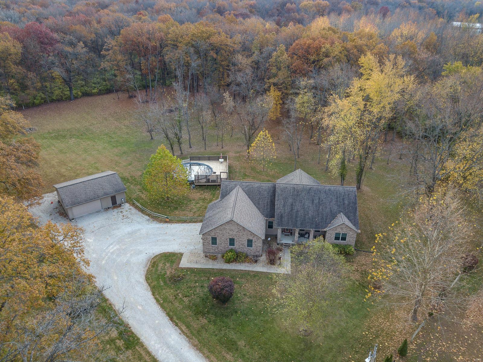 355,000 30 Hilltop Drive Hillsboro IL 62049 Montgomery County Realty