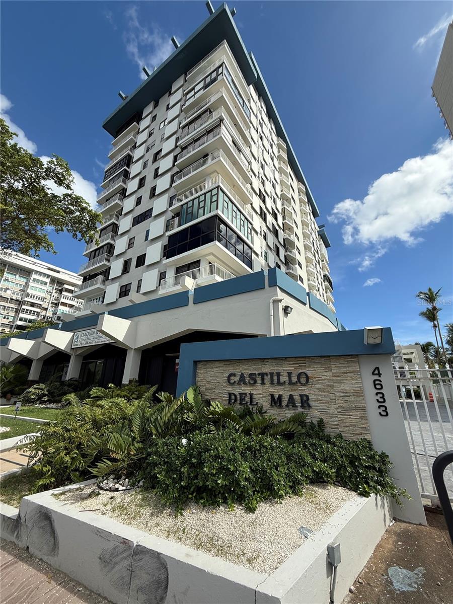 Discover beachside living at its finest in this well-located apartment at Castillo del Mar Condominium in Isla Verde. This residence features two bedrooms and two bathrooms, complete with essential appliances and a central A/C system that cools the entire unit.
The property includes a deeded-covered parking space, while the building offers controlled access and 24/7 security for peace of mind. Ideally situated just five minutes from Luis Muñoz Marín International Airport, the condominium is accessible to restaurants, hotels, banks and supermarkets.
Best of all, Castillo del Mar sits directly on Isla Verde’s most desirable beach, El Alambique, giving residents direct access to the sand and sea.
This is a rare opportunity to own a beachfront property in one of Puerto Rico’s most sought-after locations.