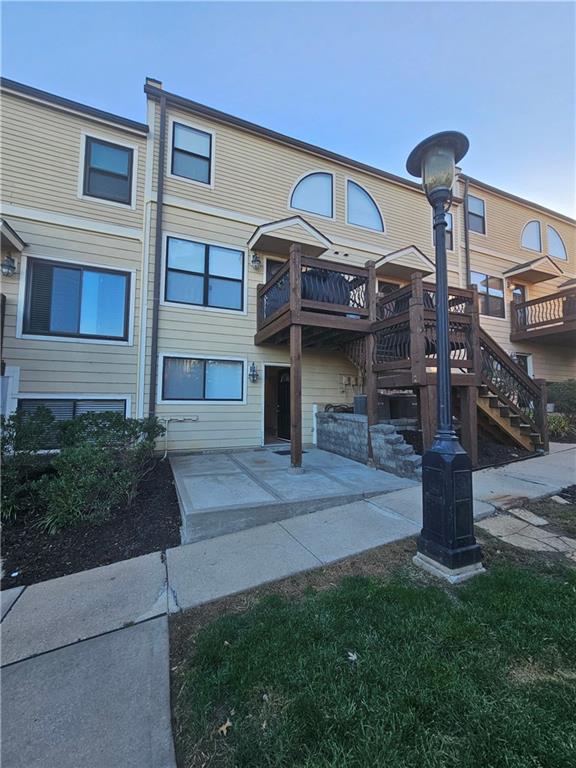 530 W 10th Street 530