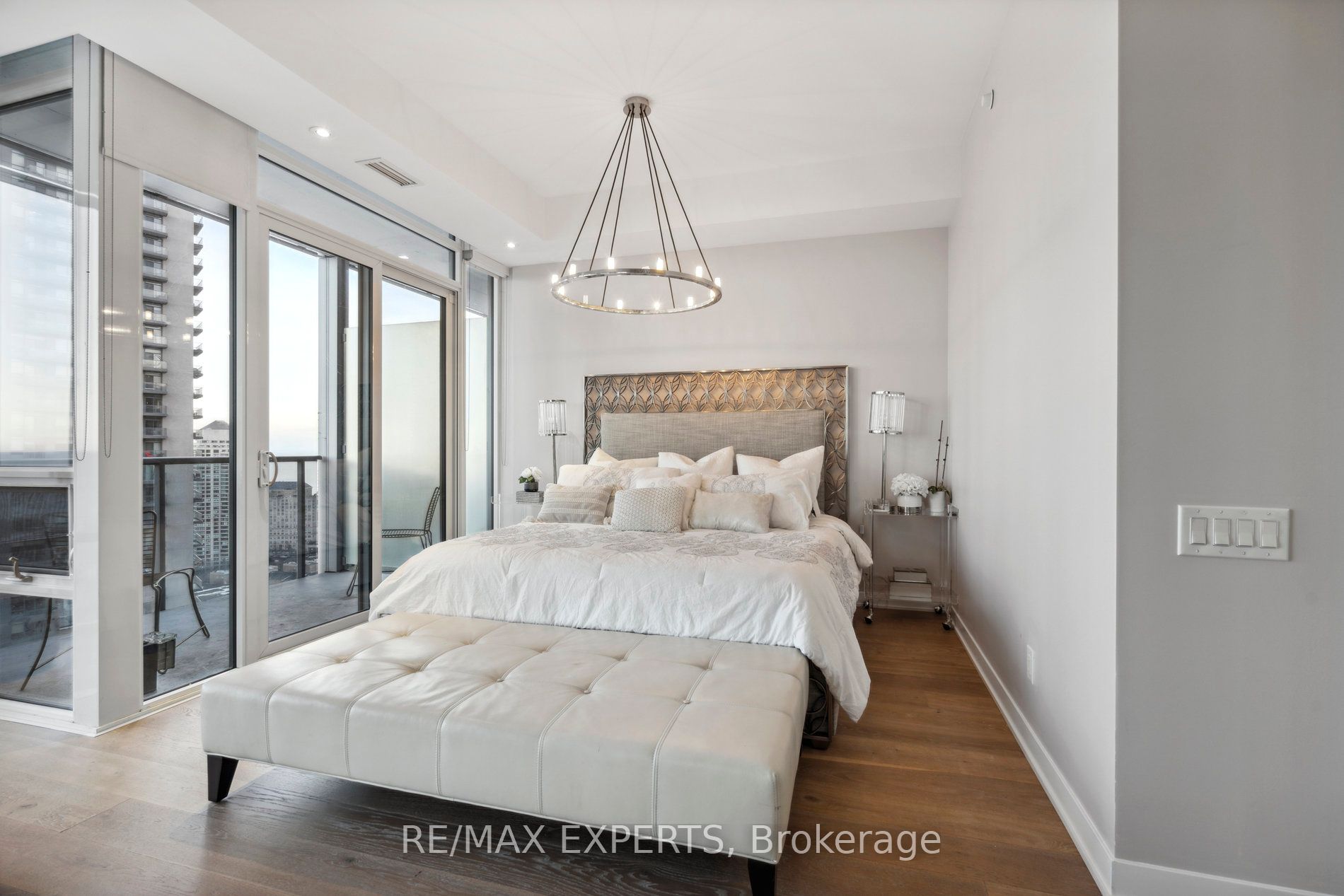 90 Park Lawn Rd PH-3007